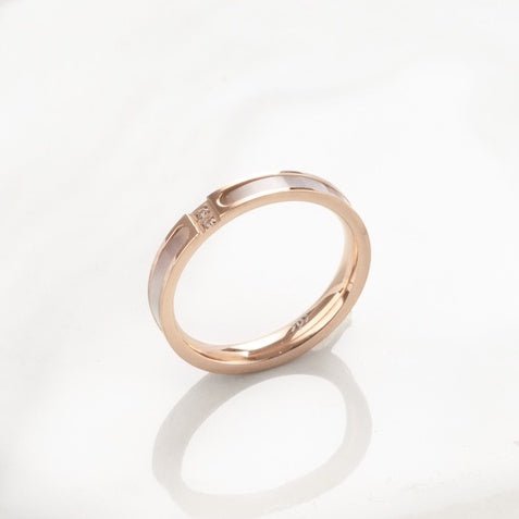 Nirvana Crystal Ring Rose Gold, đai nhẫn mảnh