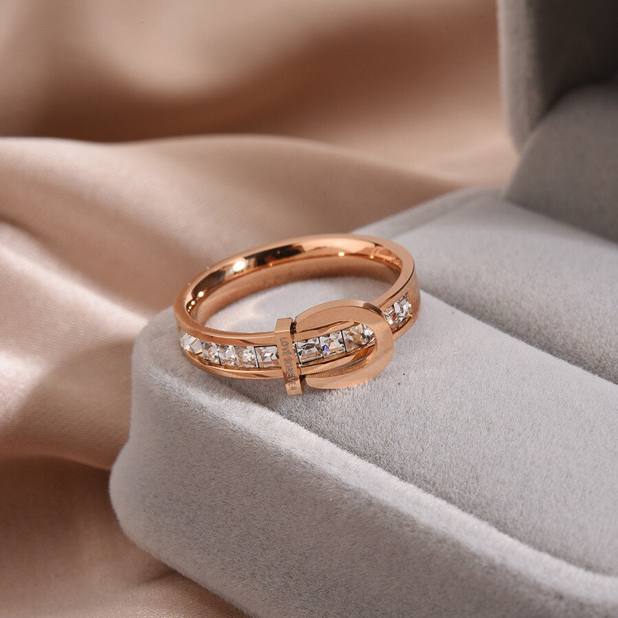 Nhẫn CDE Love Forever Crystal Rose Gold Ring CDE8010