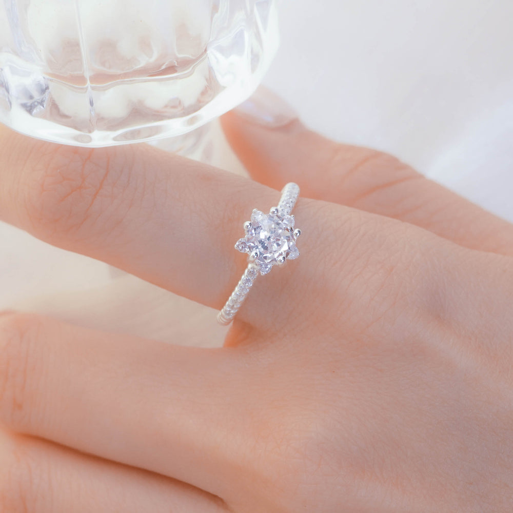 Large Apricot Blossom Ring Silver, bông hoa đính đá với viên tròn ở giữa