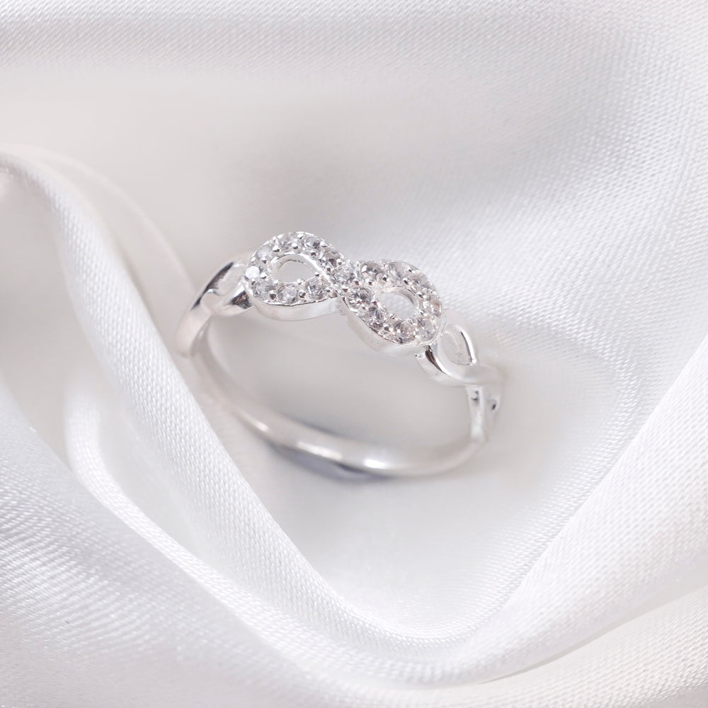 Fortune Stone Ring Silver, đai nhẫn xoắn thành hai vòng số tám đính đá nhỏ