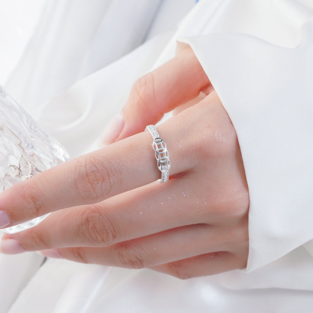 Three Coins Ring Silver, ba đồng xu nhỏ xếp nối nhau trên mặt nhẫn