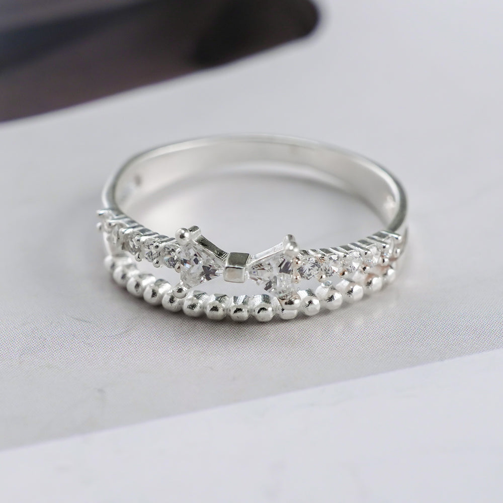 Distinctive Tiara Ring Silver