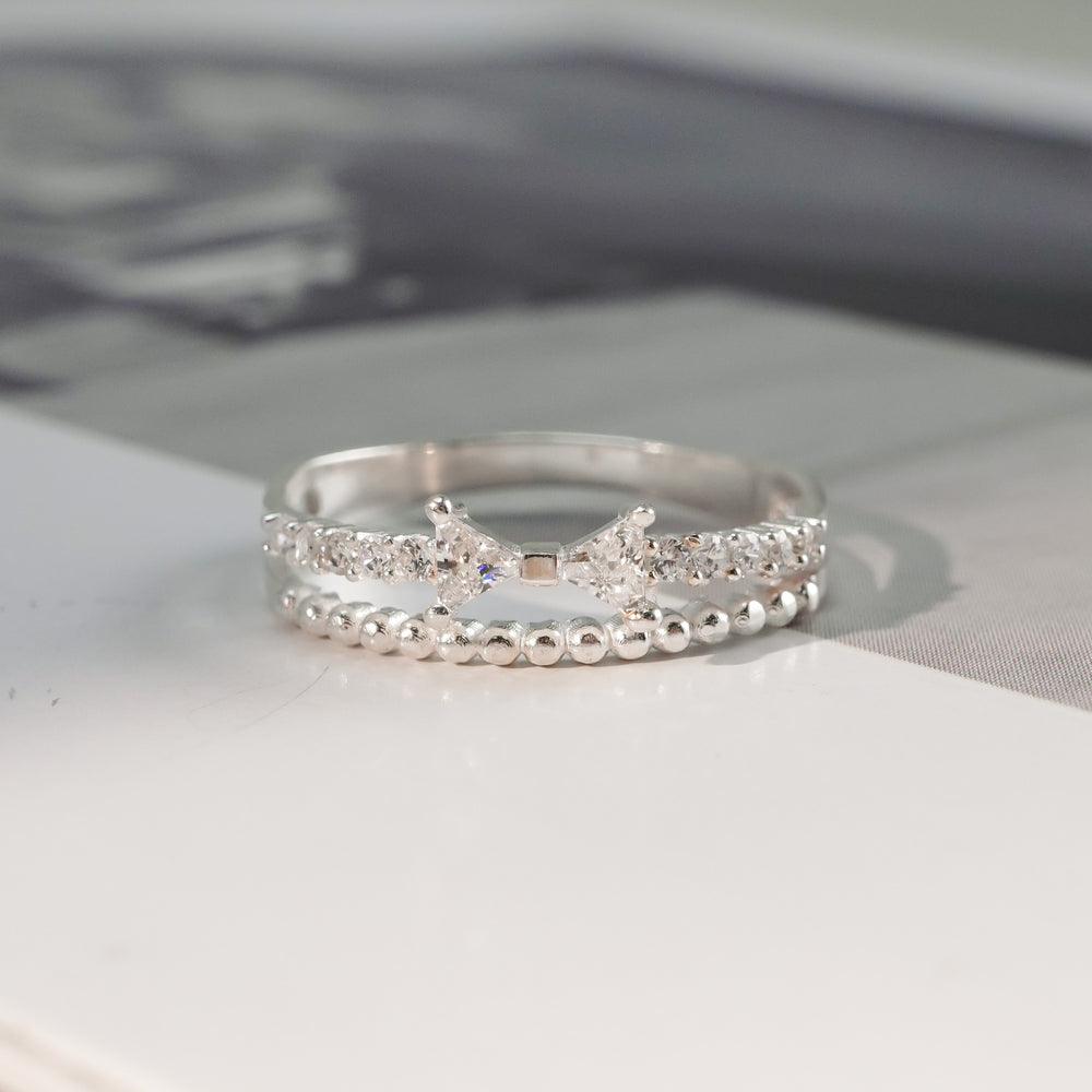 Distinctive Tiara Ring Silver, hai đai xếp chồng: một đai dáng vương miện đính đá