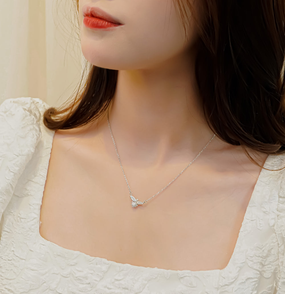 Sweet Bee Necklace Silver