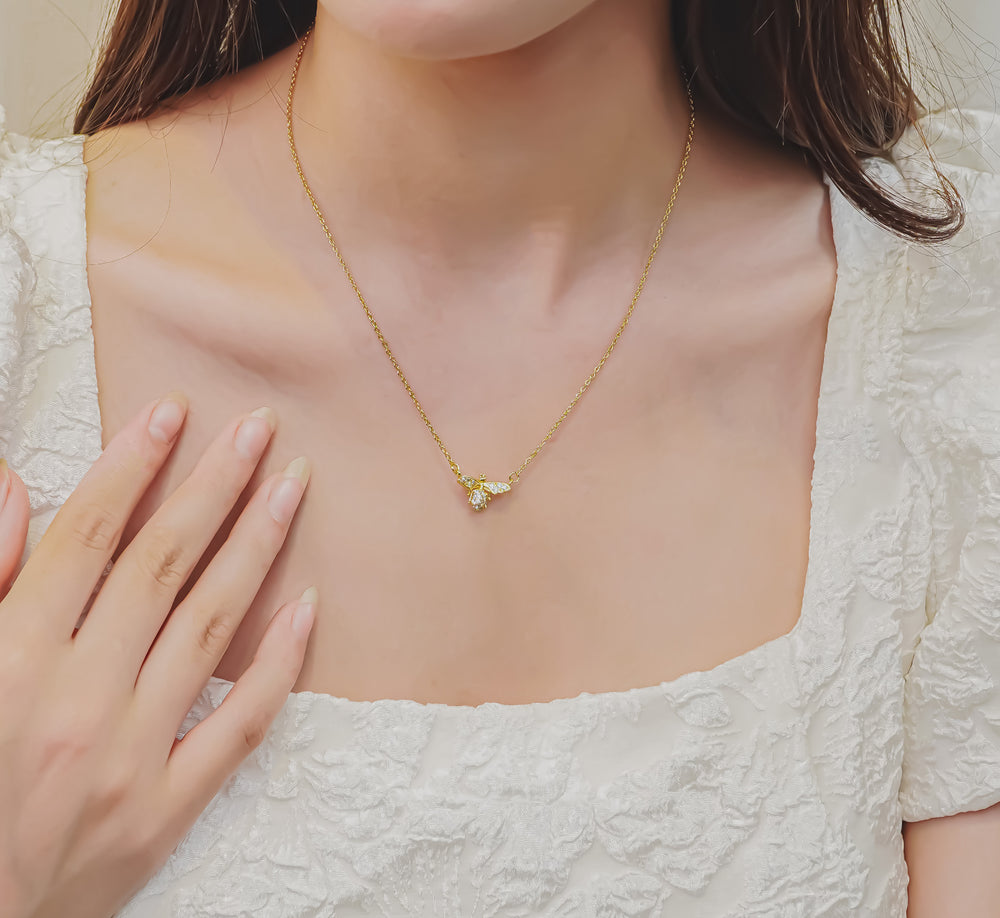 Sweet Bee Necklace Gold