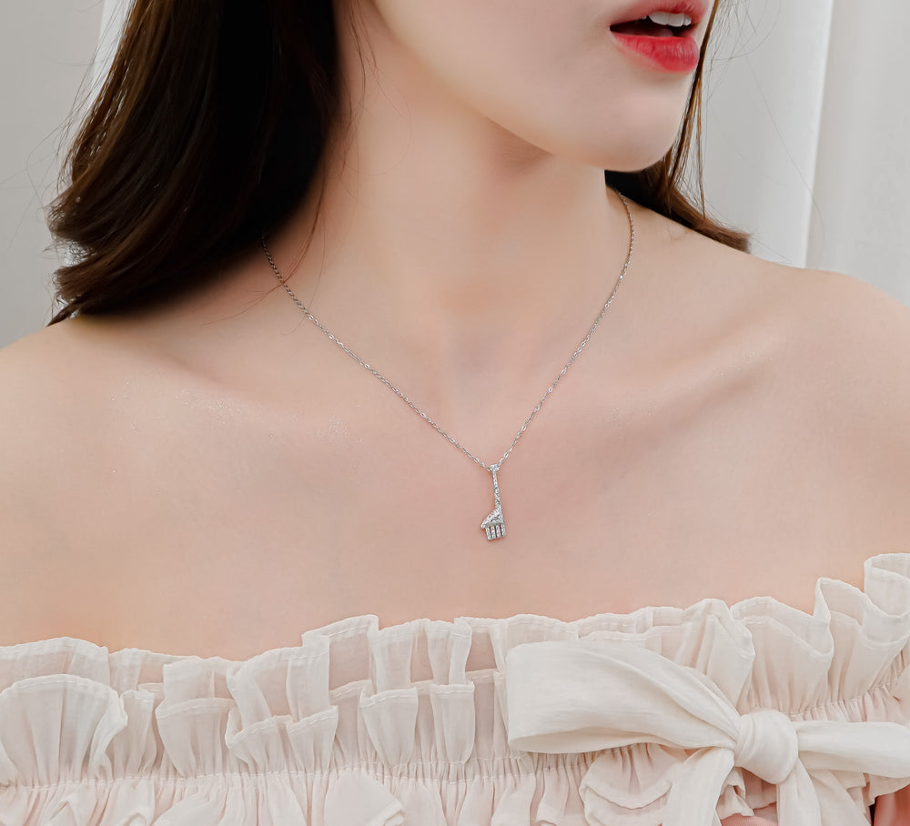 Sparkling Giraffe Necklace Silver
