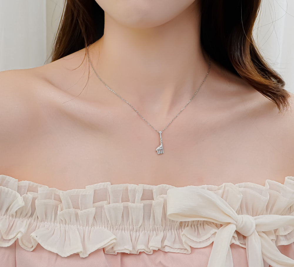 Sparkling Giraffe Necklace Silver