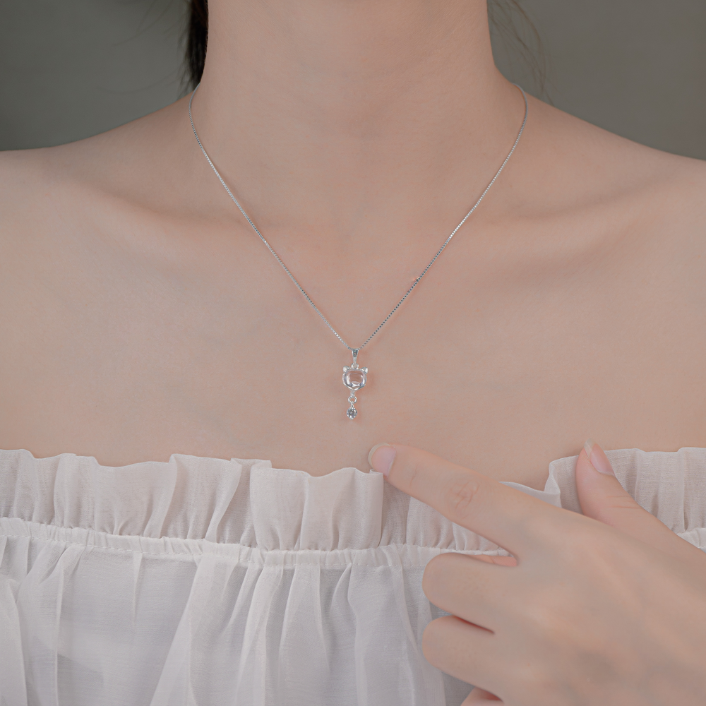 Fox Moonstone Pendant Necklace White