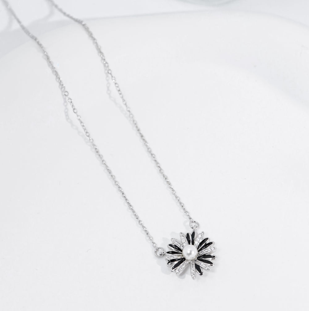 Sweet Daisy Necklace Silver