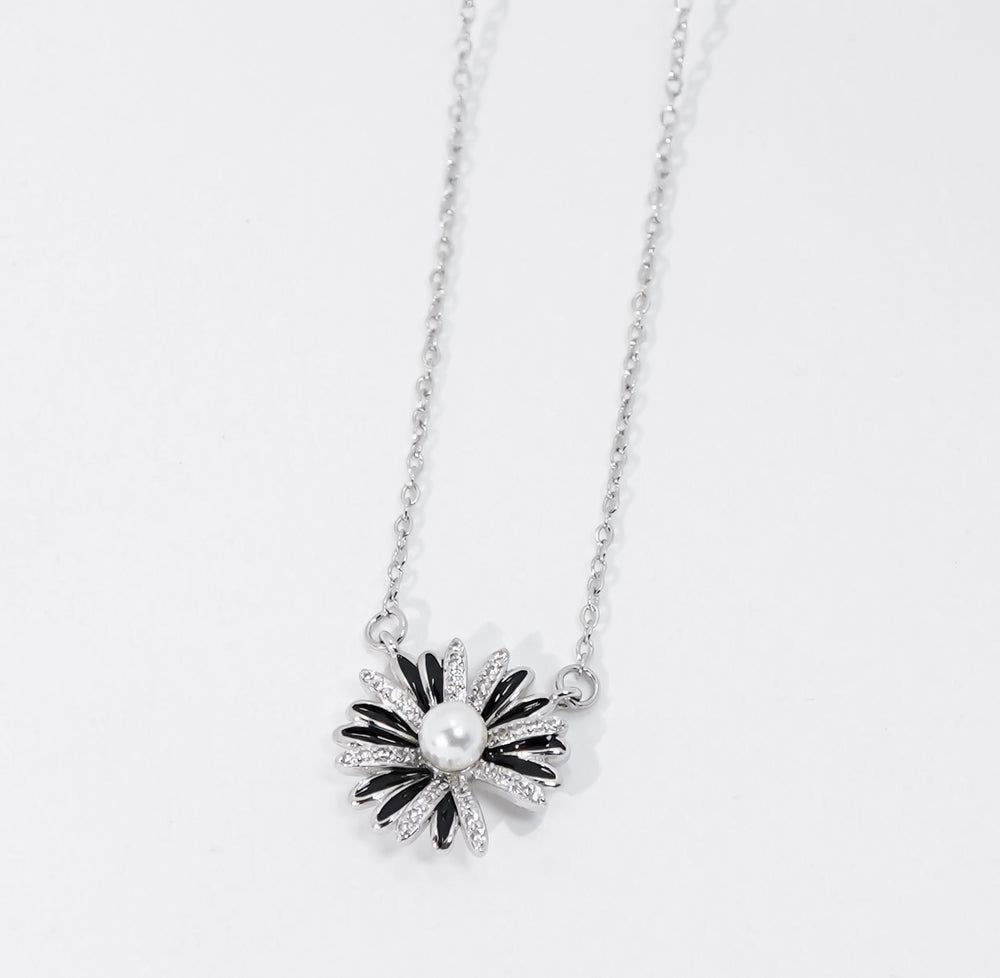 Sweet Daisy Necklace Silver