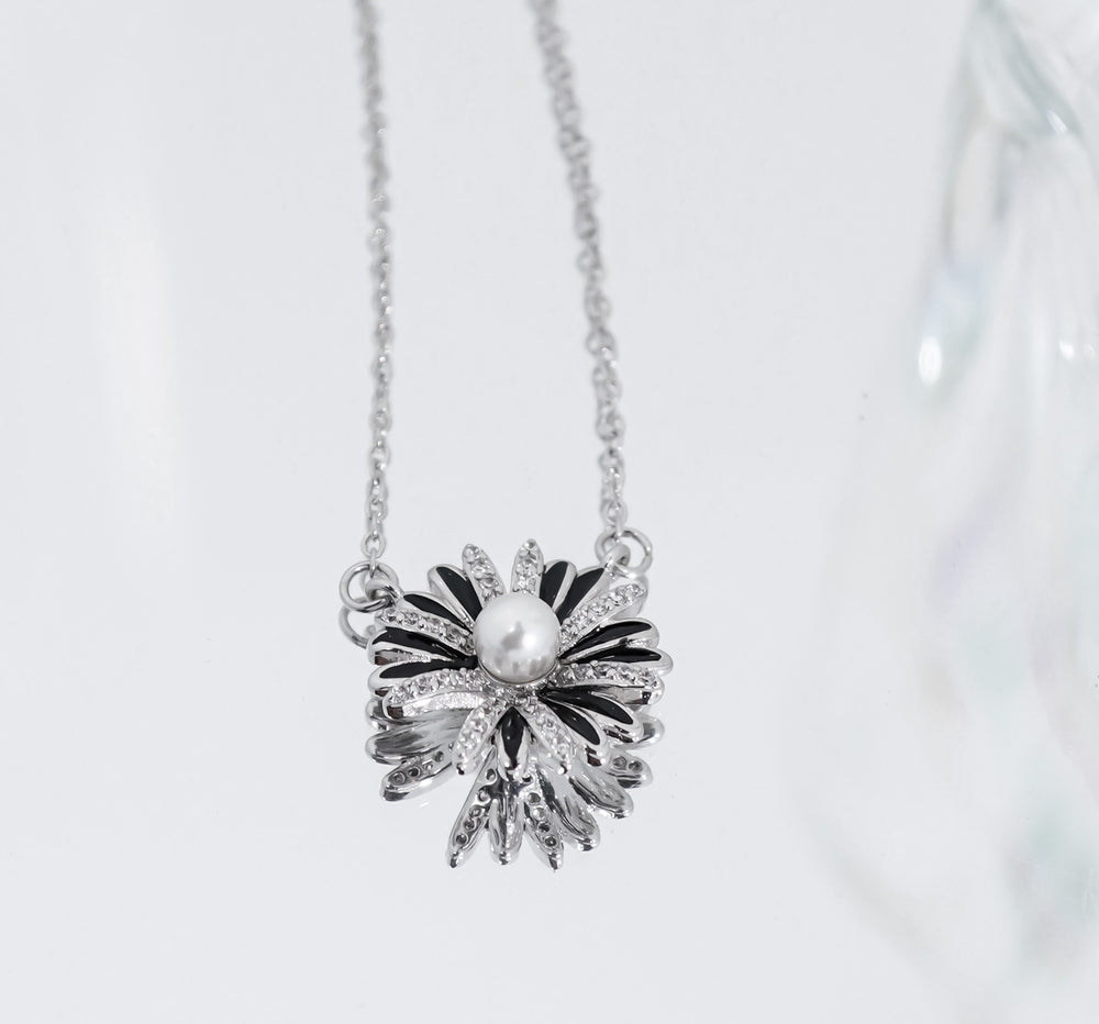 Sweet Daisy Necklace Silver