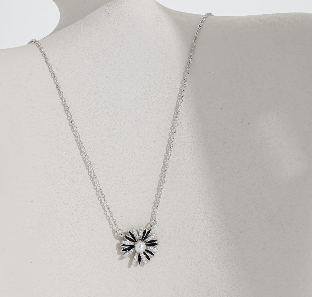 Sweet Daisy Necklace Silver