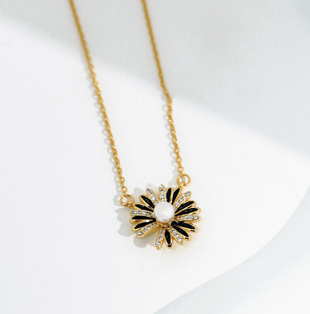 Sweet Daisy Necklace Gold
