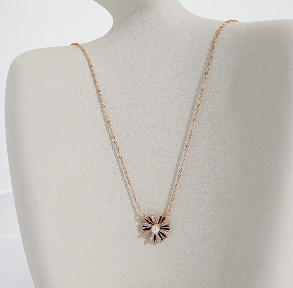 Sweet Daisy Necklace Rose Gold
