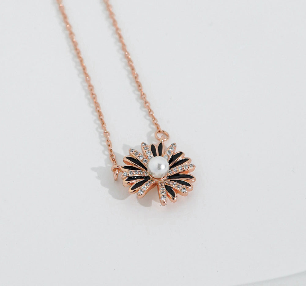 Sweet Daisy Necklace Rose Gold