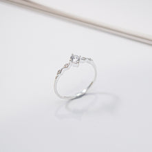 Nhẫn bạc nữ LAMY Stone Rhombus Ring Silver 8247