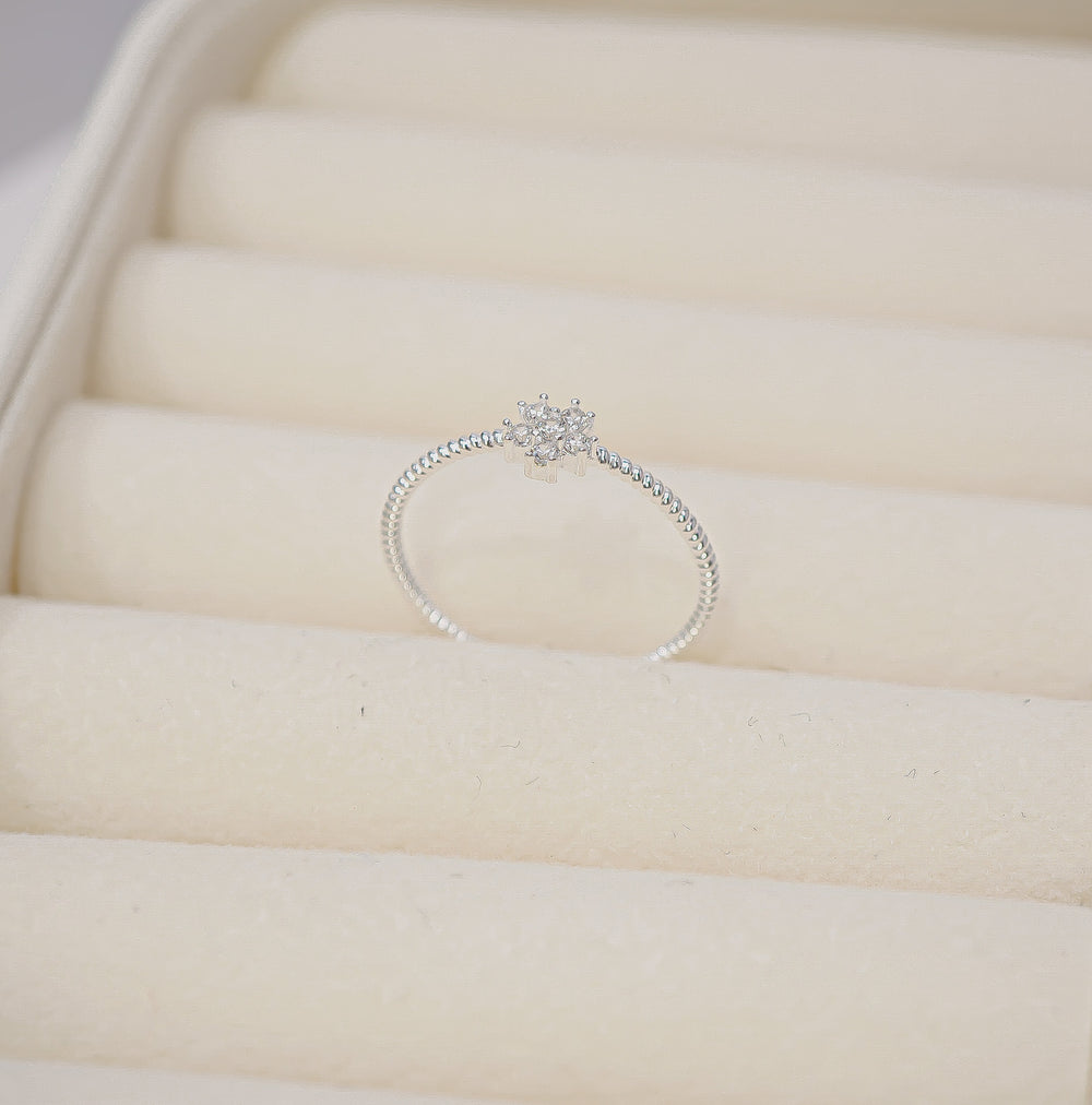 Beaded Stone Floral Ring Silver, đai nhẫn mảnh viền hạt