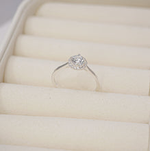 Nhẫn bạc nữ CDE Stone Flower Silver Ring CDE8354SV - Nhẫn bạc ta cao cấp