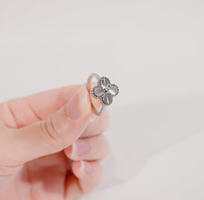 Nhẫn nữ CDE Enchanted Clover Ring Gold CDE8389GG