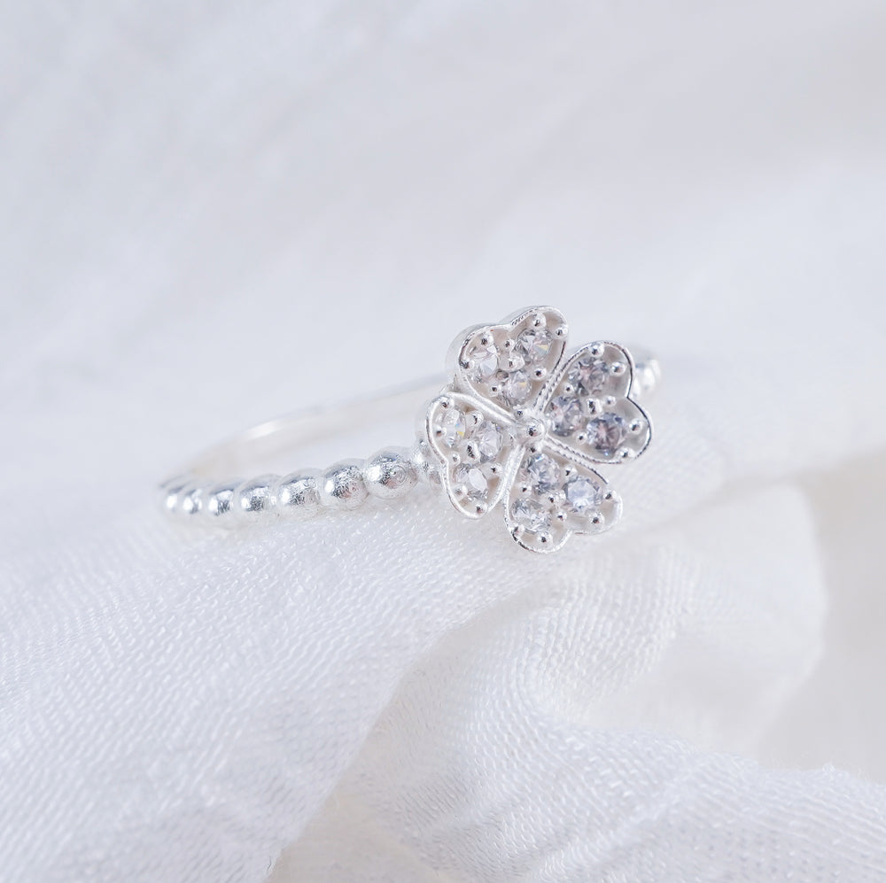 Four Leaf Ring Silver, cỏ bốn lá ghép từ bốn cánh trái tim phủ đá nhỏ