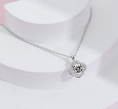 Dây chuyền kim cương Moissanite LAMY hoa bốn cánh đá chủ 5 ly CDEDN032WH - Hàng chính hãng đã kiểm định