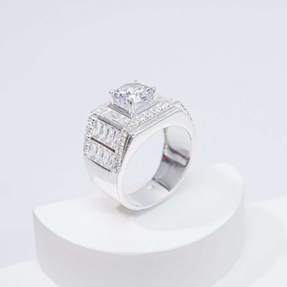 Round Cut White Stone Ring Silver, viên đá tròn trắng trên mặt vuông