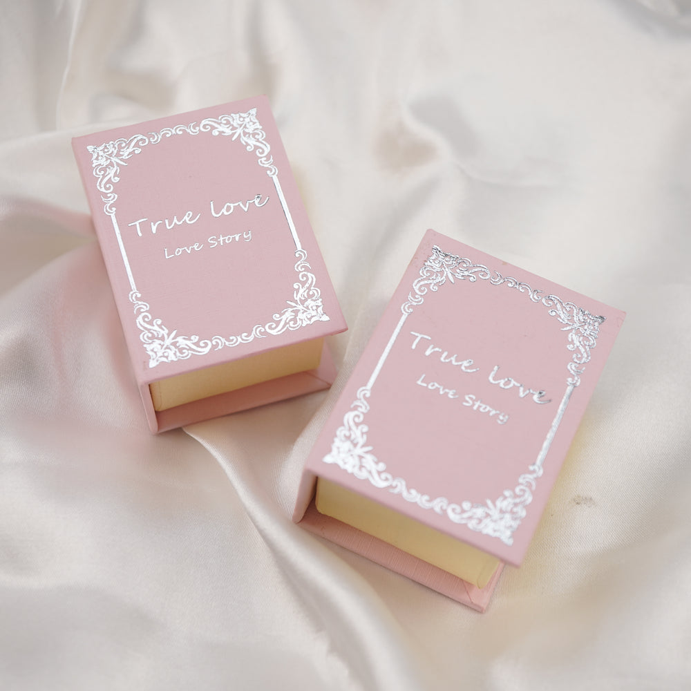 True Love Jewelry Box, hộp màu hồng dáng quyển sách nhỏ