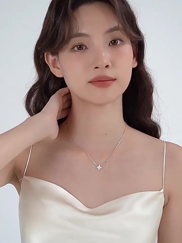 Four Leaves Star Necklace White