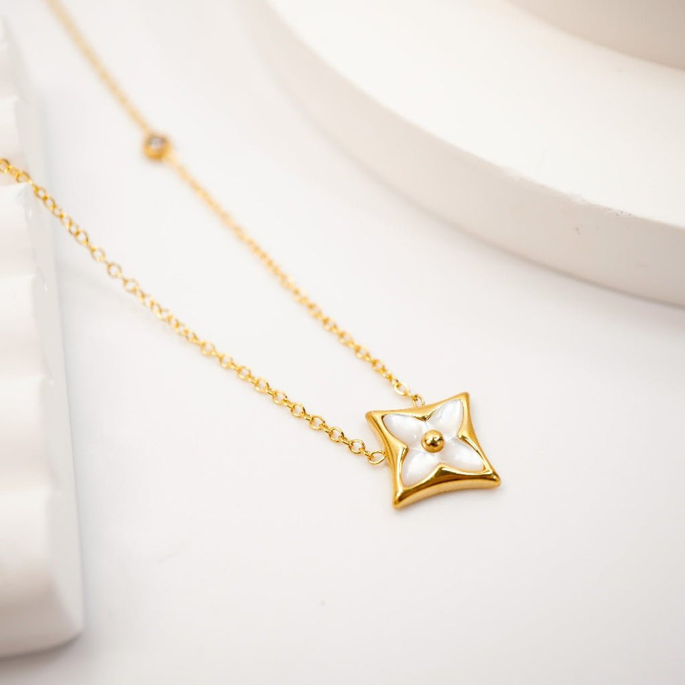 Four Leaves Star Necklace White