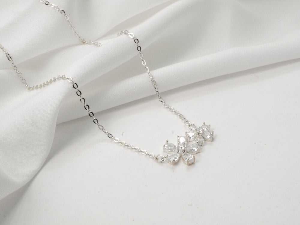 Sparkling Luxury Star Flower Shape Necklace Silver - 6167SV