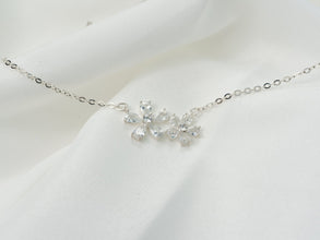 Dây chuyền bạc nữ LAMY Sparkling Luxury Star Flower Shape Necklace Silver CDE6167SV