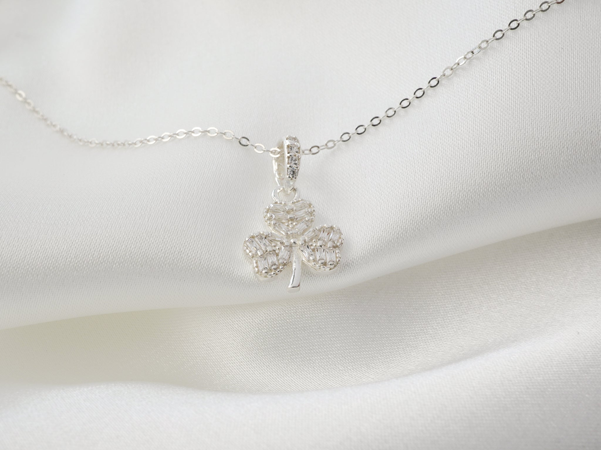 Dây chuyền bạc nữ CDE Sparkling Shamrock Necklace Silver CDE6148SV