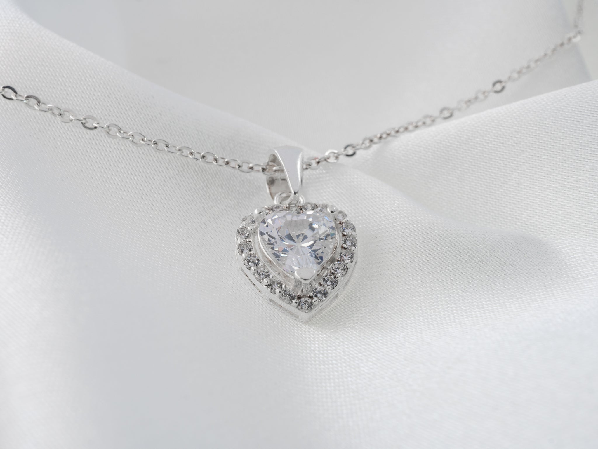 Dây chuyền nữ CDE Guardian Heart Necklace Silver CDE6145SV 