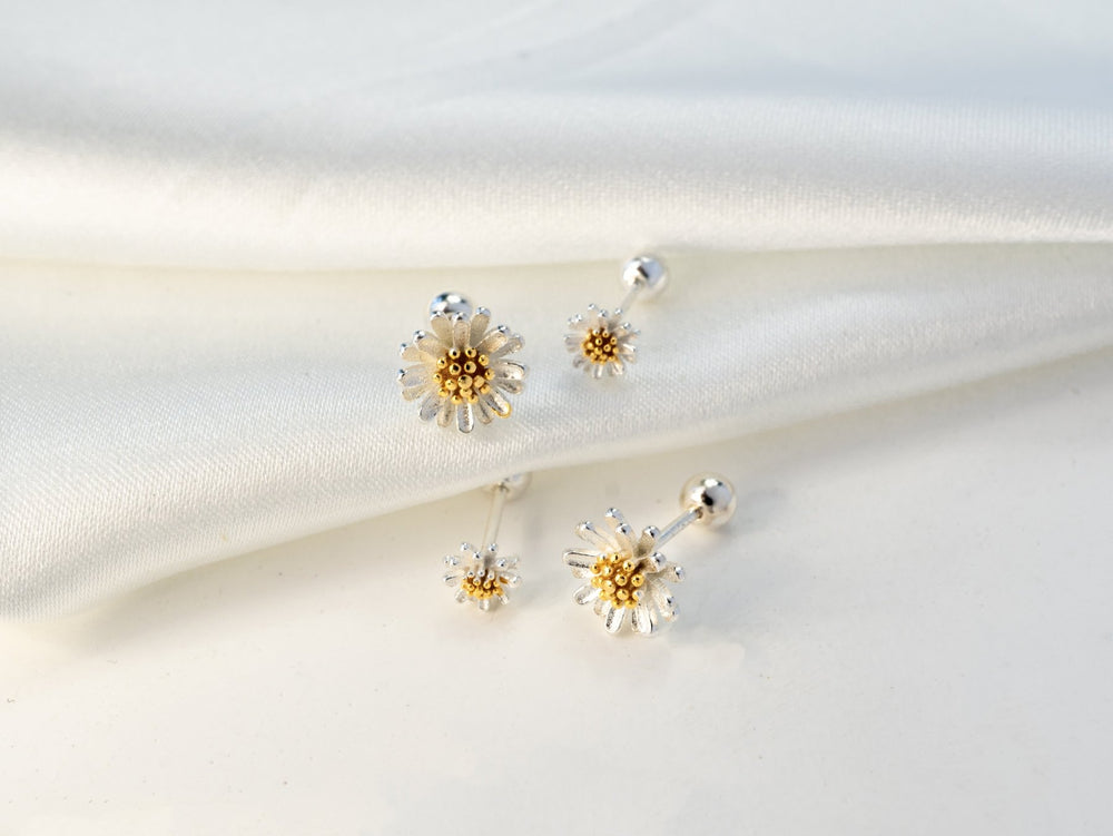 Sparkling Matricaria Chamomilla Earrings Silver - 3086SV