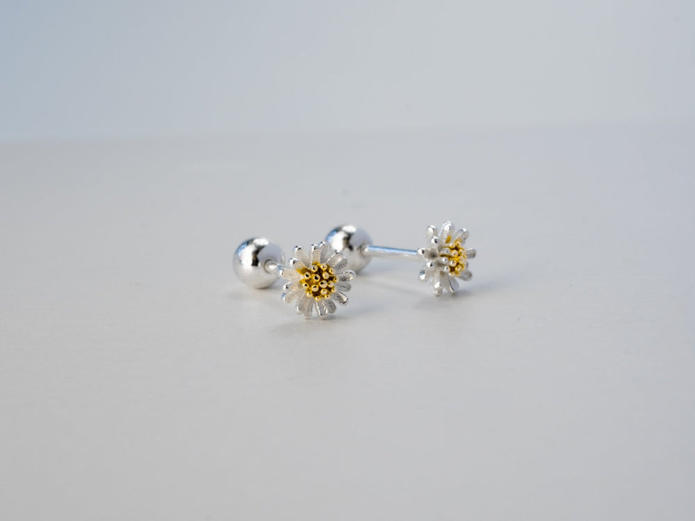 Sparkling Matricaria Chamomilla Earrings Silver - 3086SV