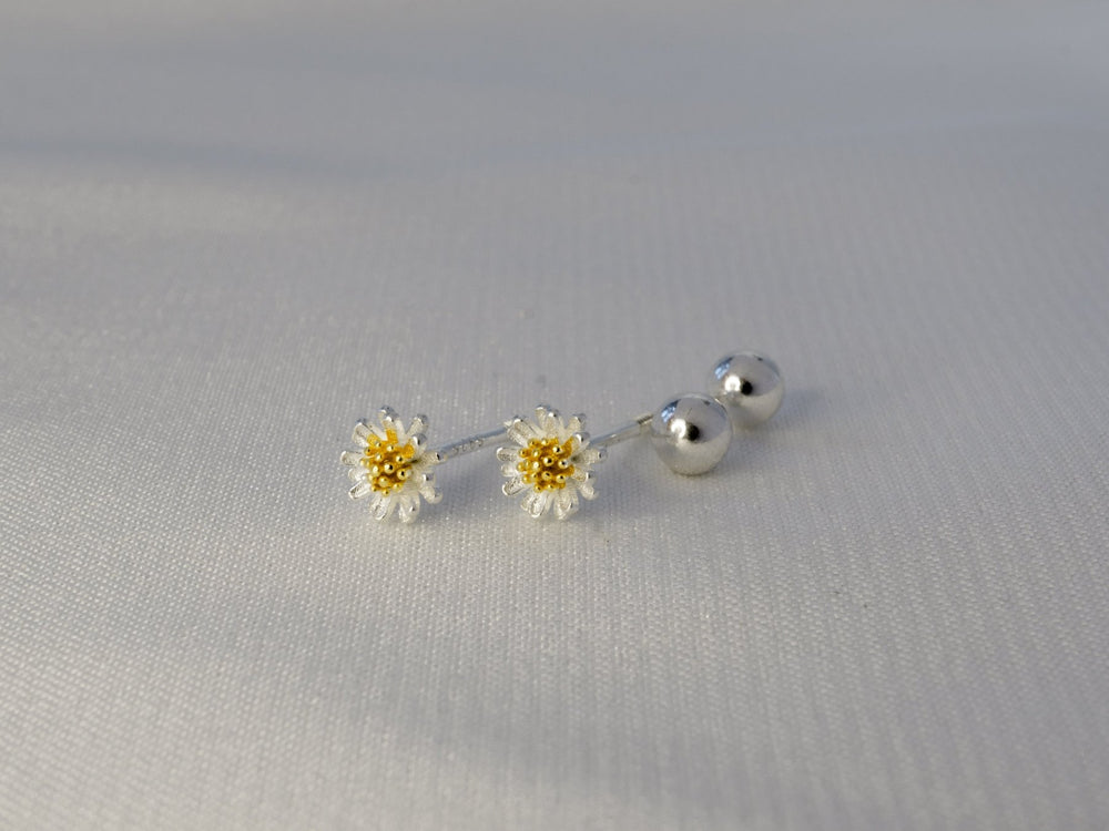 Sparkling Matricaria Chamomilla Earrings Silver - 3086SV