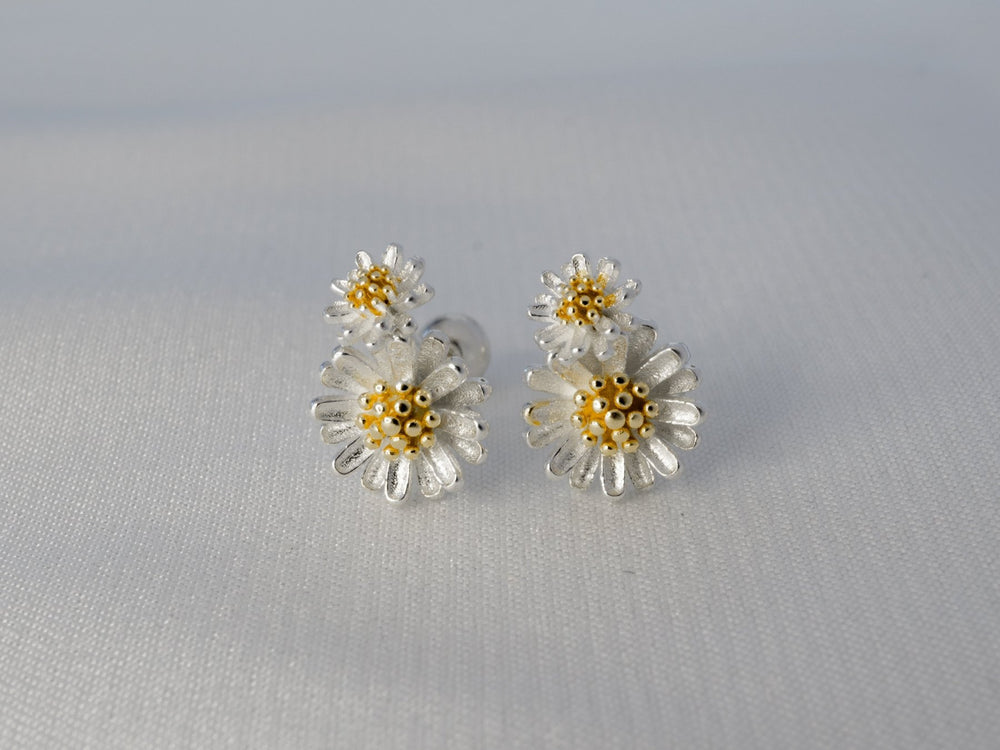 Sparkling Matricaria Chamomilla Earrings Silver - 3086SV