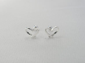 Khuyên tai bạc LAMY Minimalist Heart Earrings Silver CDE3089SV