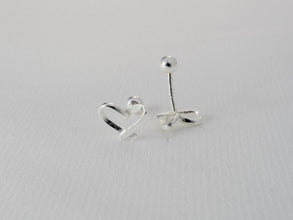 Khuyên tai bạc LAMY Minimalist Heart Earrings Silver CDE3089SV