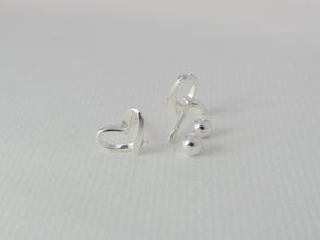 Khuyên tai bạc LAMY Minimalist Heart Earrings Silver CDE3089SV