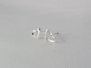 Khuyên tai bạc LAMY Minimalist Heart Earrings Silver CDE3089SV