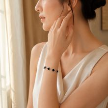 Ảnh lookbook sang trọng vòng tay LAMY CDE2026SV.BL