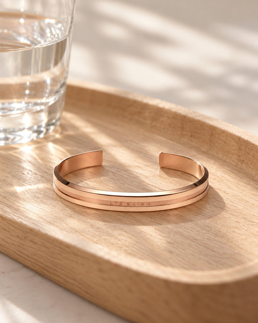 Lyz & Liam Elan Cuff Rose Gold - 2002RGS/2002RGL - ảnh bối cảnh