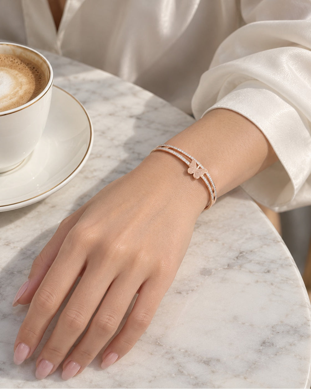 Butterfly Bracelet Classic Cuff Rose Gold đeo trên cổ tay