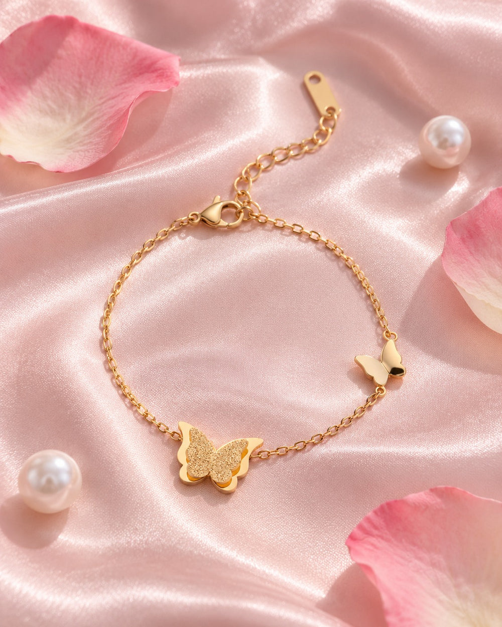 Pave Butterfly Unity Bracelet Gold - 2015GG - ảnh bối cảnh