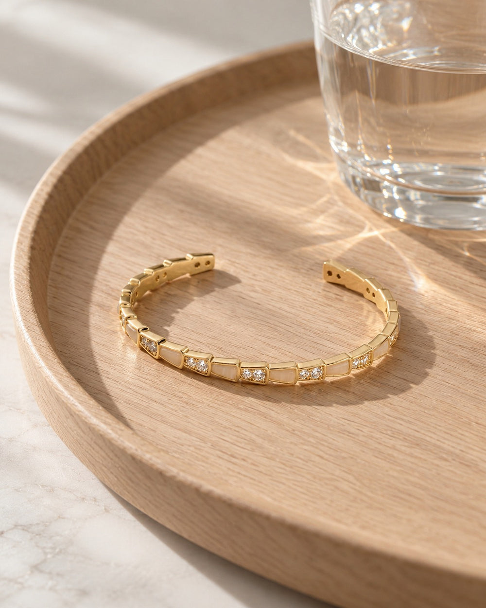 Lyz & Liam Viper Cuff Gold - 2019GG - ảnh bối cảnh