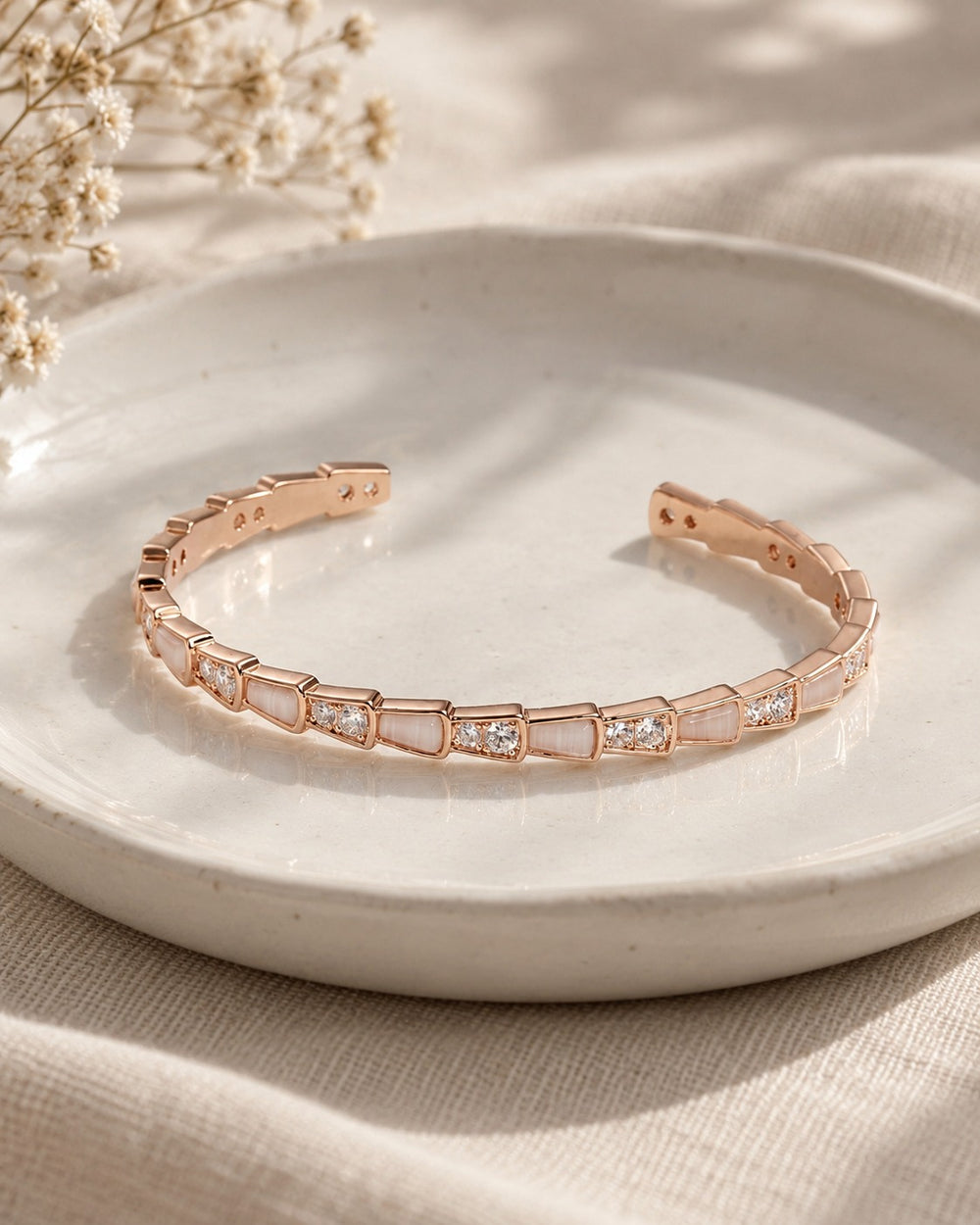 Lyz & Liam Viper Cuff Rose Gold - 2019RG - ảnh bối cảnh