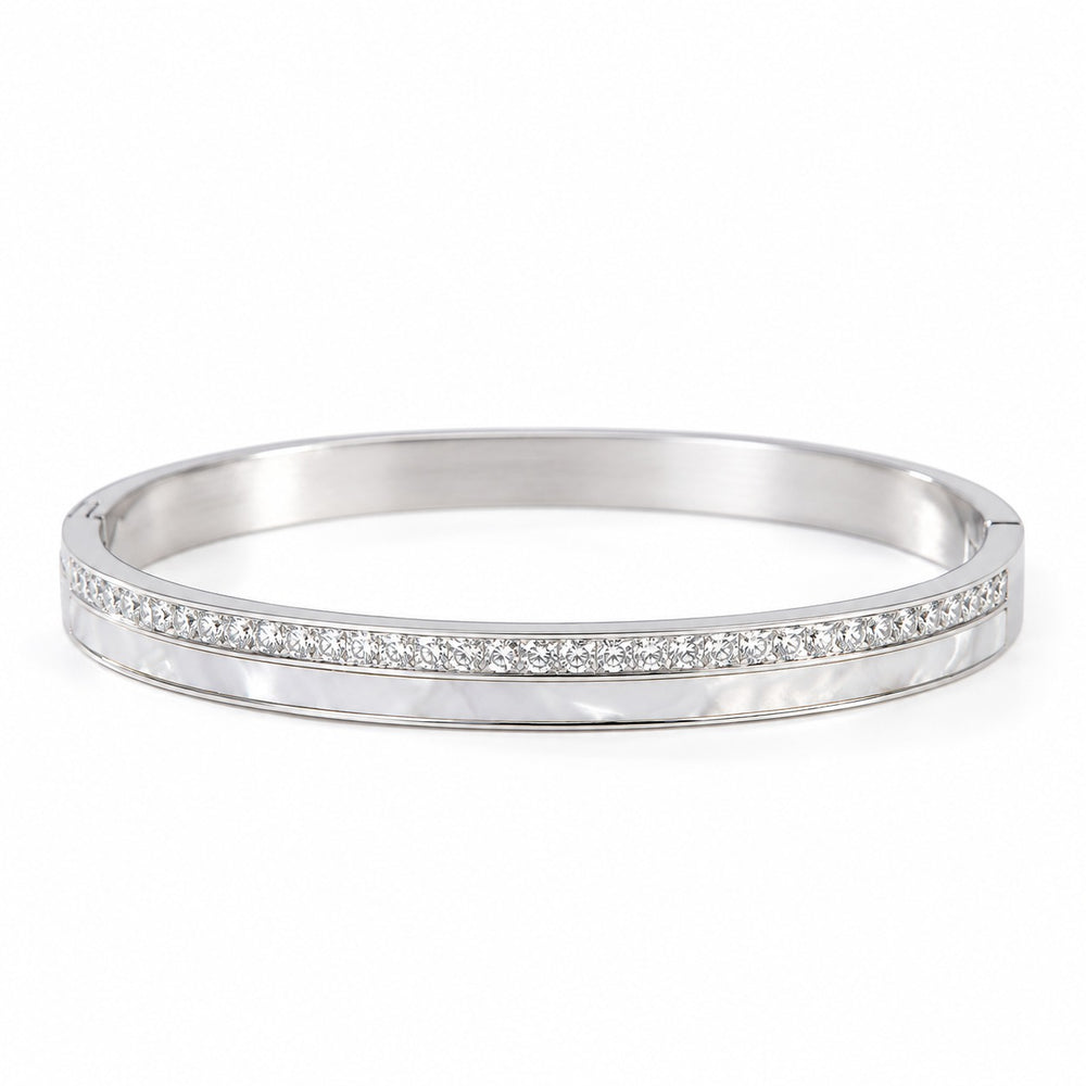 Crystal Pearls Bracelet Silver 2060SV, vòng cứng bạc một hàng đá vuông và dải xà cừ trắng, trên nền trắng