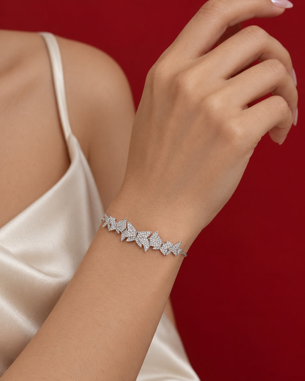 Lắc tay Lilia Butterfly bạc - ảnh đeo