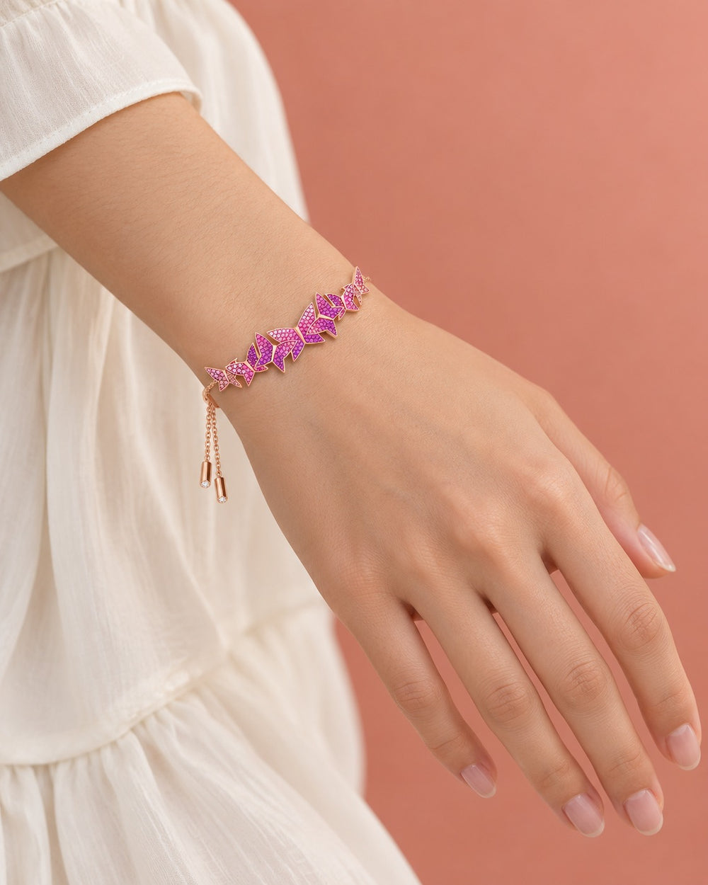 Lắc tay Lilia Butterfly vàng hồng - ảnh đeo